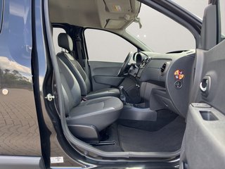 Dacia Dokker Stepway Celebration~SHZ~NAVIGATION~TEMPOM~R-KAMERA~CARPLAY~BLEUTOTTH~SCHECKHEFT~TÜV u. AU NEU sauberes und gepflegtes Fahrzeug - foto 8