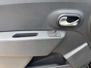 Dacia Dokker Stepway Celebration~SHZ~NAVIGATION~TEMPOM~R-KAMERA~CARPLAY~BLEUTOTTH~SCHECKHEFT~TÜV u. AU NEU sauberes und gepflegtes Fahrzeug - foto 16
