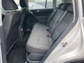 Volkswagen Tiguan Trend & Fun BMT~Trend &amp; Fun BlueMotion Technology~NAVI~PDC vorne-hinten~KLIMAAUTOMATIK~ALU~SITZH~6 Gang~TEMPOMATIK~SELBSTPARKENSYSTEM~ Sehr sauberes Fahrzeug~inkl. TÜV NEU nach verkauft.! - bilder 12