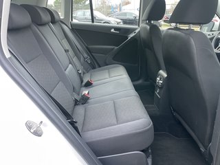 Volkswagen Tiguan Trend & Fun BMT~Trend &amp; Fun BlueMotion Technology~NAVI~PDC vorne-hinten~KLIMAAUTOMATIK~ALU~SITZH~6 Gang~TEMPOMATIK~SELBSTPARKENSYSTEM~ Sehr sauberes Fahrzeug~inkl. TÜV NEU nach verkauft.! - bilder 13