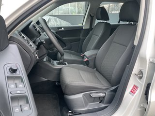 Volkswagen Tiguan Trend & Fun BMT~Trend &amp; Fun BlueMotion Technology~NAVI~PDC vorne-hinten~KLIMAAUTOMATIK~ALU~SITZH~6 Gang~TEMPOMATIK~SELBSTPARKENSYSTEM~ Sehr sauberes Fahrzeug~inkl. TÜV NEU nach verkauft.! - bilder 14