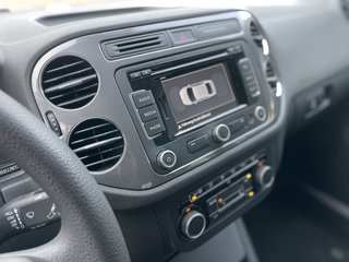 Volkswagen Tiguan Trend & Fun BMT~Trend &amp; Fun BlueMotion Technology~NAVI~PDC vorne-hinten~KLIMAAUTOMATIK~ALU~SITZH~6 Gang~TEMPOMATIK~SELBSTPARKENSYSTEM~ Sehr sauberes Fahrzeug~inkl. TÜV NEU nach verkauft.! - bilder 18