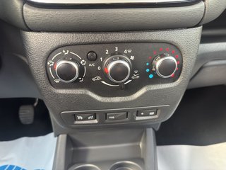 Dacia Dokker Stepway Celebration~AHK~SHZ~NAVIGATION~TEMPOM~R-KAMERA~NAVI~KLIMA~SCHECKHEFT~TÜV u.AU NEU sauber und gepflegt - bilder 6