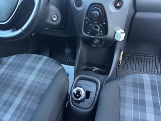 Peugeot 108 Active~Automatik~VTi~Euro 6~Servo~ZV~S-Heft~Allwetterreifen~Klima~ Ein sehr gepflegtes Fahrzeug - bilder 16