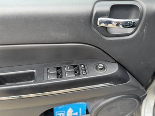 Jeep Compass Limited 4x4~Navi~KLIMAAUT.~ALUS~WINTR.~SHZ~6 gang~STANDHEIZUNG~TEMPO~ Das Fahrzeug wird bevorzugt an Wiederverkäufer / Auslandverkauf / Bastler / Export.! - bilder 12