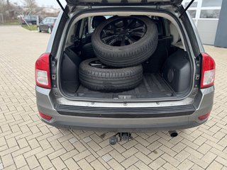 Jeep Compass Limited 4x4~Navi~KLIMAAUT.~ALUS~WINTR.~SHZ~6 gang~STANDHEIZUNG~TEMPO~ Das Fahrzeug wird bevorzugt an Wiederverkäufer / Auslandverkauf / Bastler / Export.! - bilder 4