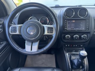 Jeep Compass Limited 4x4~Navi~KLIMAAUT.~ALUS~WINTR.~SHZ~6 gang~TÜV bis 08/26~STANDHEIZUNG~TEMPO~ Das Fahrzeug wird bevorzugt an Wiederverkäufer / Auslandverkauf / Bastler / Export.! - bilder 8