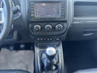 Jeep Compass Limited 4x4~Navi~KLIMAAUT.~ALUS~WINTR.~SHZ~6 gang~TÜV bis 08/26~STANDHEIZUNG~TEMPO~ Das Fahrzeug wird bevorzugt an Wiederverkäufer / Auslandverkauf / Bastler / Export.! - bilder 16