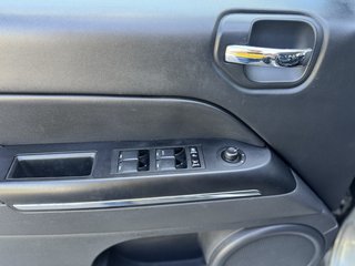 Jeep Compass Limited 4x4~Navi~KLIMAAUT.~ALUS~WINTR.~SHZ~6 gang~TÜV bis 08/26~STANDHEIZUNG~TEMPO~ Das Fahrzeug wird bevorzugt an Wiederverkäufer / Auslandverkauf / Bastler / Export.! - bilder 18