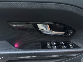 Land Rover Range Rover Evoque Pure~Bi-XENON KLIMAAUTOMATIK 20" ALU mit ALLWETTERREIFEN LEDER NAVI PANORAMADACH R-KAMERA SITZHEIZUNG vorne SITZHEIZUNG hinten el. HECKKLAPPE el. FENSTERHEBER el. HECKKLAPPE LENKRAD HEIZUNG SCHECKHEFTGEPFLEGT VOLL Bi-XENON             ... - bilder 8