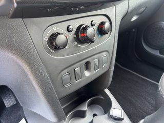 Dacia Sandero II Stepway Essential~NAVI~Freisprechanlage~Elektron. Stabilitäts-Programm (ESP)~lückenlos SCHECKHEFT~TÜV-AU NEU  Essential - bilder 15