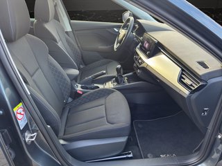 Skoda Scala Ambition~LED vorne+ LED hinte~R-KAMERA~ACC+TEMPO~6 gang~orignal ALU~CAR PLAY~ALLWETTERREIFEN~SHT~KLIMAAUTOMATIK~ALU~ UNFALLFREI / LACKIERUNGSFREI / org. ALUS / NICHT RAUHCER - bilder 8