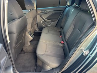 Skoda Scala Ambition~LED vorne+ LED hinte~R-KAMERA~ACC+TEMPO~6 gang~orignal ALU~CAR PLAY~ALLWETTERREIFEN~SHT~KLIMAAUTOMATIK~ALU~ UNFALLFREI / LACKIERUNGSFREI / org. ALUS / NICHT RAUHCER - bilder 11