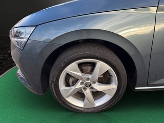 Skoda Scala Ambition~LED vorne+ LED hinte~R-KAMERA~ACC+TEMPO~6 gang~orignal ALU~CAR PLAY~ALLWETTERREIFEN~SHT~KLIMAAUTOMATIK~ALU~ UNFALLFREI / LACKIERUNGSFREI / org. ALUS / NICHT RAUHCER - bilder 14