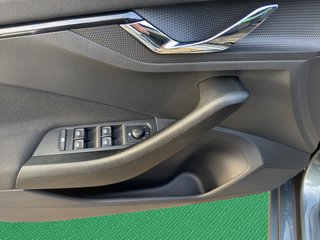 Skoda Scala Ambition~LED vorne+ LED hinte~R-KAMERA~ACC+TEMPO~6 gang~orignal ALU~CAR PLAY~ALLWETTERREIFEN~SHT~KLIMAAUTOMATIK~ALU~ UNFALLFREI / LACKIERUNGSFREI / org. ALUS / NICHT RAUHCER - bilder 15