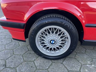 BMW 318i Cabrio E30 Edition Exclusive 1a ZUSTAND wie neu~Klima~Cabriole DACH ist neu~SHZ~Servo~ZV~Leder~el.FH~Alu~orig.km~ - bilder 5