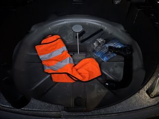 Land Rover Discovery Sport SE AWD~AUTOMATIK~KLIMAAUT.~XENON~ALU~LEDER~PDC~R-CAM~SHZ~SPURASIST~AHK~ Scheckheft/Automatik/4x4/Klimaauto./AHK/Leder/R-Cam/SHZ - foto 13