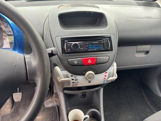 Peugeot 107 Petit Filou~5 gang~TÜV und AU bis 31.06.2026~Servo ~ Alu ~ AHK ~ Radio CD Palyer - foto 5