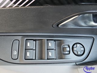 Peugeot 2008 Hybrid 136 Allure   Navi Kamera Sitzheizung - foto 2