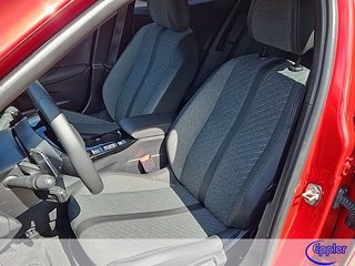 Peugeot 2008 Hybrid 136 Allure   e-DSC6 Navi SHZ PDC - foto 9