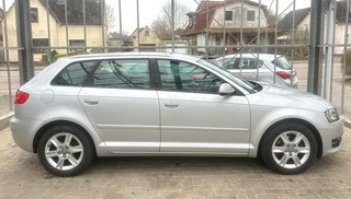 Audi A3 Sportback 1.2 TFSI Attraction  EINPARKHILFE/AHK - foto 1