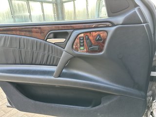 Mercedes-Benz E 320 4Matic  TÜV/EXTREM GUT AUSGESTATTET - photo 4