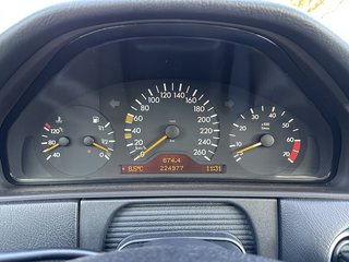 Mercedes-Benz E 320 4Matic  TÜV/EXTREM GUT AUSGESTATTET - photo 7