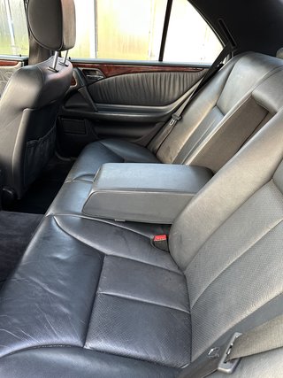 Mercedes-Benz E 320 4Matic  TÜV/EXTREM GUT AUSGESTATTET - photo 12