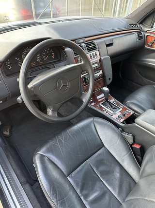 Mercedes-Benz E 320 4Matic  TÜV/EXTREM GUT AUSGESTATTET - photo 17