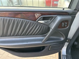 Mercedes-Benz E 320 4Matic  TÜV/EXTREM GUT AUSGESTATTET - photo 18