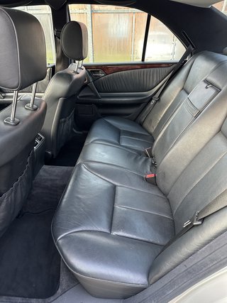 Mercedes-Benz E 320 4Matic  TÜV/EXTREM GUT AUSGESTATTET - photo 11