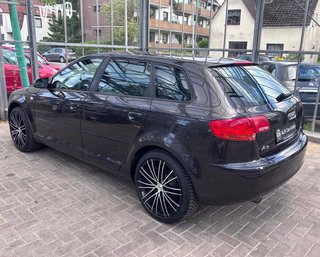 Audi A3 1.6 FSI Sportback  EINPARKHILFE/SITZHEIZ./TEMP. - foto 3