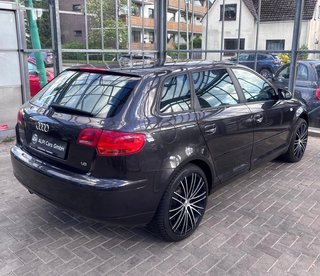 Audi A3 1.6 FSI Sportback  EINPARKHILFE/SITZHEIZ./TEMP. - foto 1