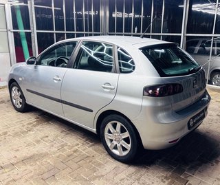 SEAT Ibiza 1.2 12V  TEMPOMAT/KLIMAAUTOMATIK/TÜV 10/2026 - bilder 16