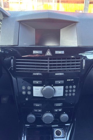 Opel Astra H GTC 1.4 Innovation  EINPARKHILFE/BI-XENON/TÜV - bilder 6