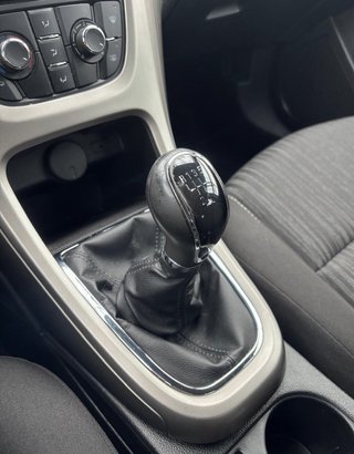 Opel Astra J 1.6 Edition  TEMPOMAT/TÜV NEU - photo 3