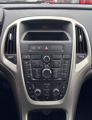 Opel Astra J 1.6 Edition  TEMPOMAT/TÜV NEU - photo 1