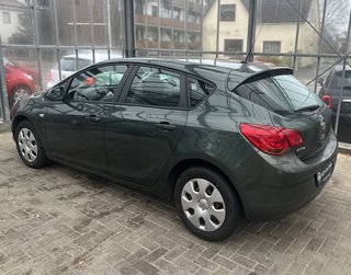 Opel Astra J 1.6 Edition  TEMPOMAT/TÜV NEU - photo 2