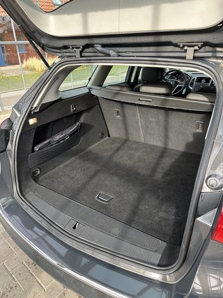 Opel Astra J Sports Tourer Selection TEMPOMAT NAVI SHZ - bilder 1