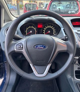 Ford Fiesta 1.25 Trend  SITZHEIZ./FINANZIER./EINPARKHILFE - bilder 2