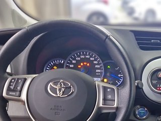 Toyota Yaris Hybrid Club + Navi - bilder 20