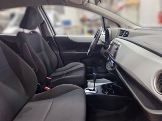Toyota Yaris Hybrid Club + Navi - bilder 12