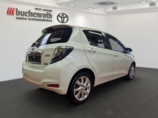 Toyota Yaris Hybrid Club + Navi - bilder 5