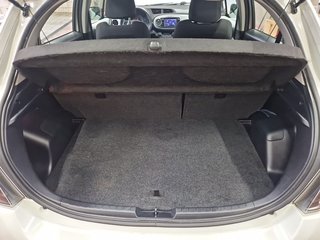 Toyota Yaris Hybrid Club + Navi - bilder 14