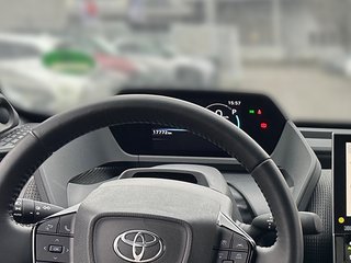 Toyota bZ4X FWD Technik & Comfort Packet+Winterräder - bilder 12