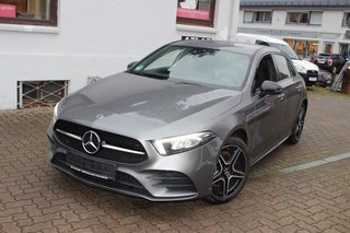 Mercedes-Benz C 180 Limousine in Schwarz gebraucht in Hamburg für