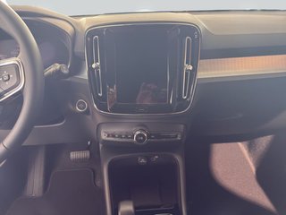 Volvo XC40 B4 B DKG Plus Black Edition - photo 3