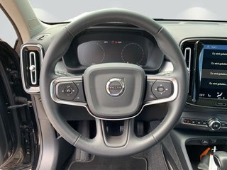 Volvo XC40 T3 Momentum,PANORAMA,NAVI,LED,WINTER-P - bilder 2