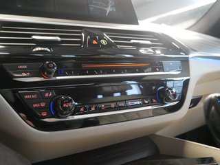 BMW 530 d M Luxury Line Massage Kamera Pano HK Standhzg. - bilder 27