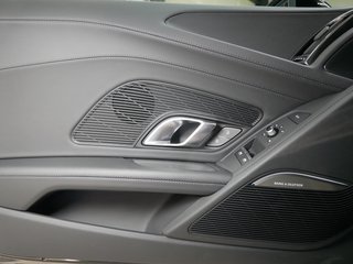 Audi R8 Coupe 5.2 RWD performance Keramik B&O - bilder 13